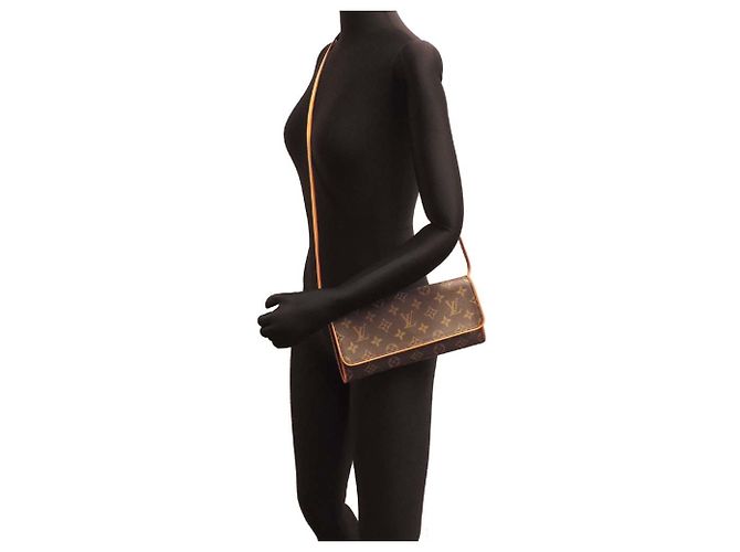 Borsa a tracolla Louis Vuitton Pochette Twin GM Marrone - vista 9
