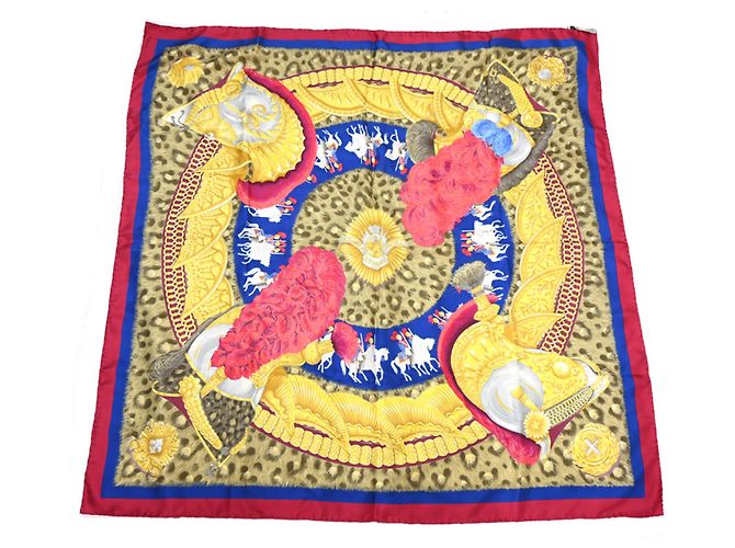 Hermès Foulard Hermes Carre 90 CASQUES et PLUMETS Rosso Blu Multicolore D'oro - vista 2