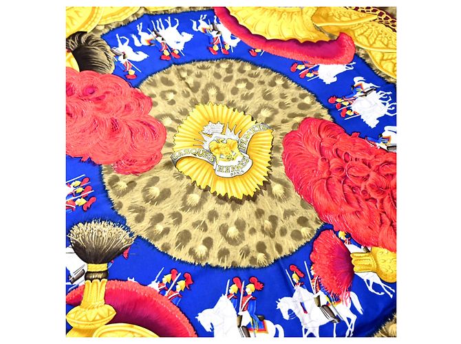 Hermès Foulard Hermes Carre 90 CASQUES et PLUMETS Rosso Blu Multicolore D'oro - vista 3
