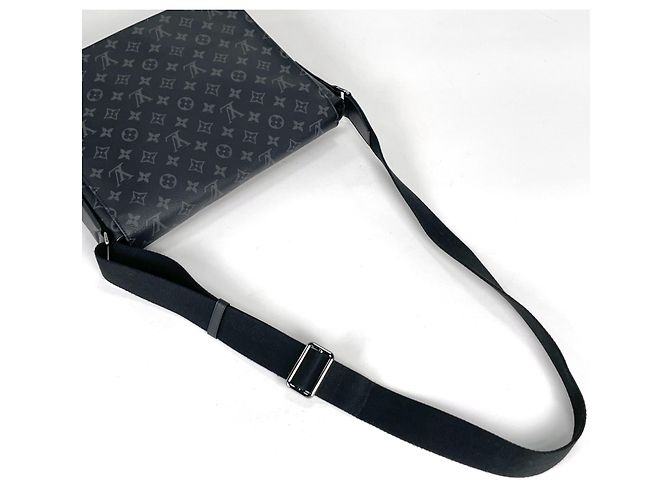 Borsa a tracolla Louis Vuitton District MM Nero - vista 6