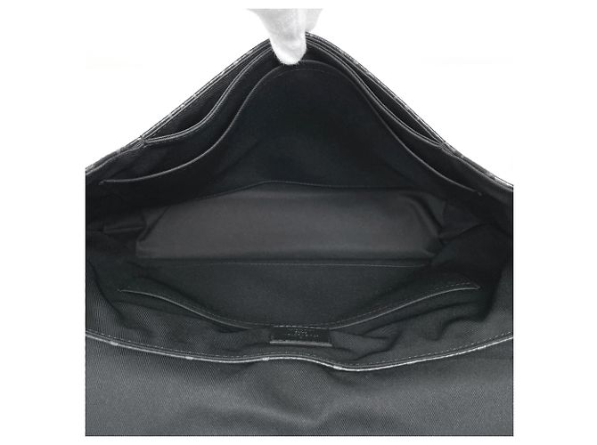 Borsa a tracolla Louis Vuitton District MM Nero - vista 7