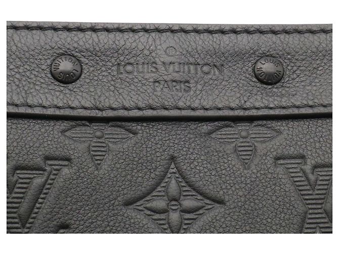 Louis Vuitton Monogram Shadow Pochette To Go Clutch Bag Nero Bianco - vista 7