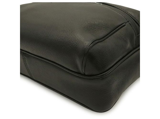 Borsa a tracolla Louis Vuitton Taiga PM Nero Grigio - vista 4