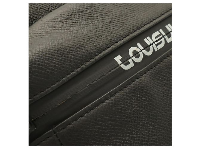 Borsa a tracolla Louis Vuitton Taiga PM Nero Grigio - vista 5