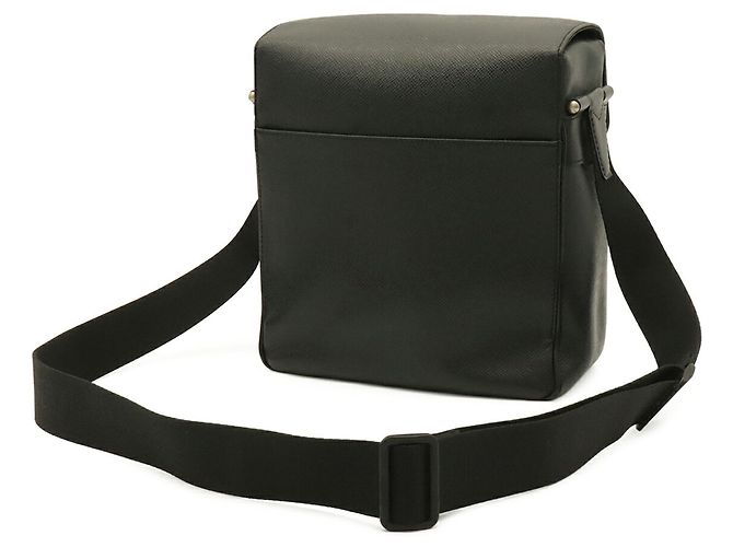 Borsa a tracolla Louis Vuitton Taiga Yaranga Nero Grigio - vista 3