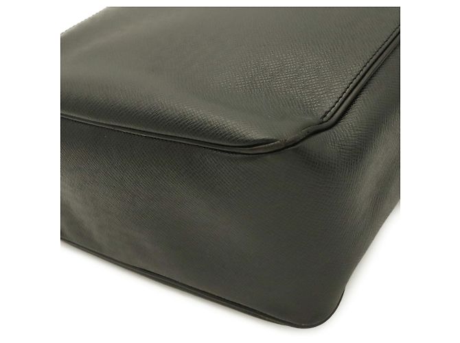 Borsa a tracolla Louis Vuitton Taiga Yaranga Nero Grigio - vista 4