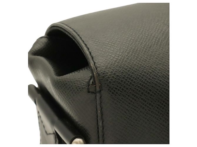 Borsa a tracolla Louis Vuitton Taiga Yaranga Nero Grigio - vista 5