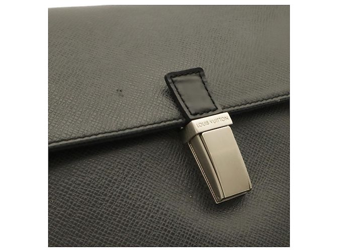 Borsa a tracolla Louis Vuitton Taiga Yaranga Nero Grigio - vista 6
