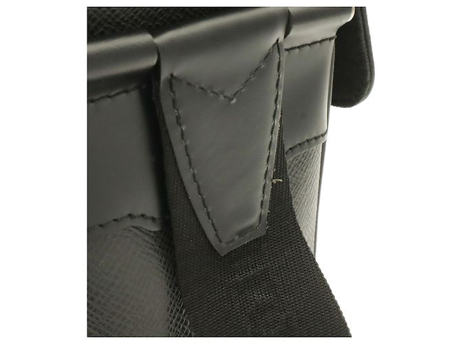 Borsa a tracolla Louis Vuitton Taiga Yaranga Nero Grigio - vista 7