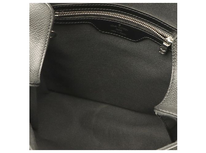 Borsa a tracolla Louis Vuitton Taiga Yaranga Nero Grigio - vista 8