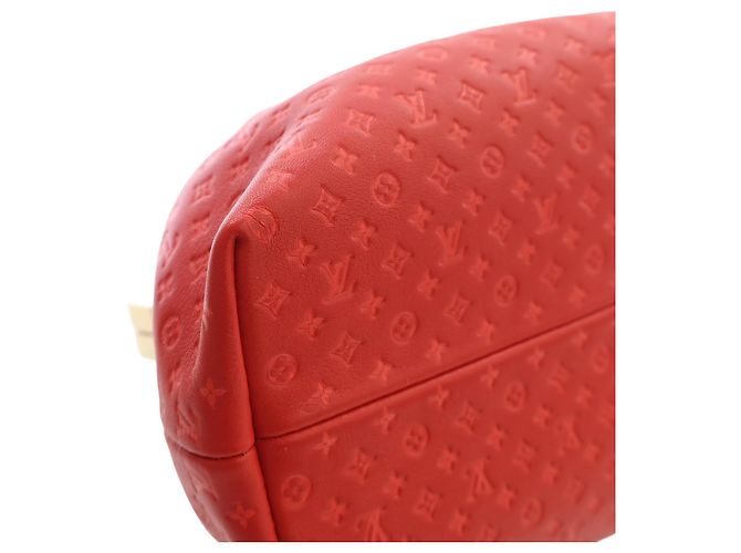 Borsa Nanogram Louis Vuitton in pelle di vitello goffrata rossa Rosso - vista 8