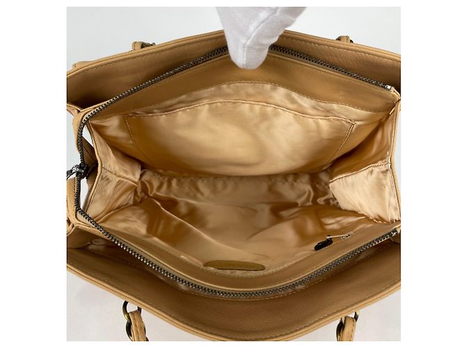Chanel Handtasche aus beigem Leder - Ansicht 10