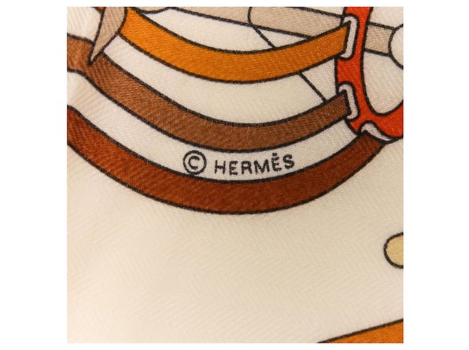 Hermès Foulard in cashmere e seta Hermes La Maison des Carrés Beige Arancione - vista 10