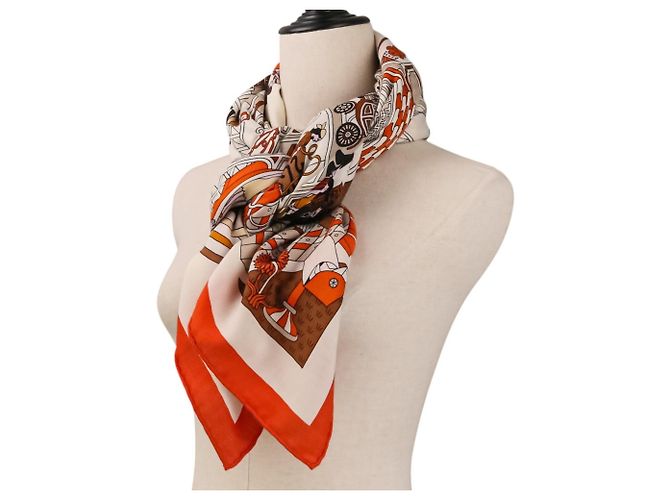 Hermès Foulard in cashmere e seta Hermes La Maison des Carrés Beige Arancione - vista 5