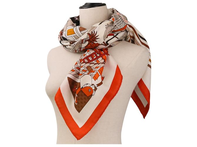 Hermès Foulard in cashmere e seta Hermes La Maison des Carrés Beige Arancione - vista 6