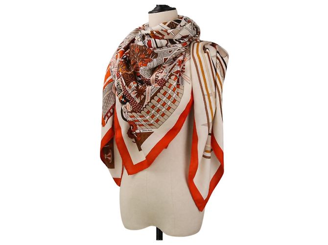 Hermès Foulard in cashmere e seta Hermes La Maison des Carrés Beige Arancione - vista 7