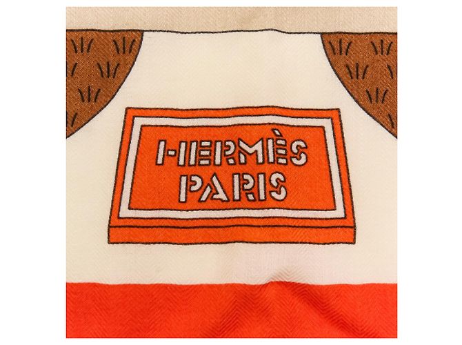 Hermès Foulard in cashmere e seta Hermes La Maison des Carrés Beige Arancione - vista 8