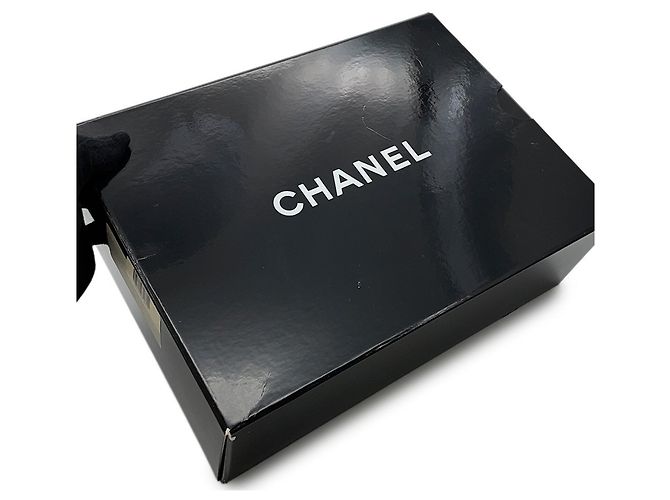Borsa a tracolla con catena Chanel Matelassé in pelle d'agnello nera Nero - vista 15
