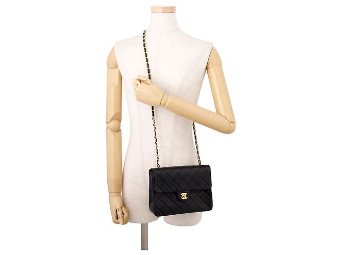 Borsa a tracolla con catena Chanel Matelassé in pelle d'agnello nera Nero - vista 4
