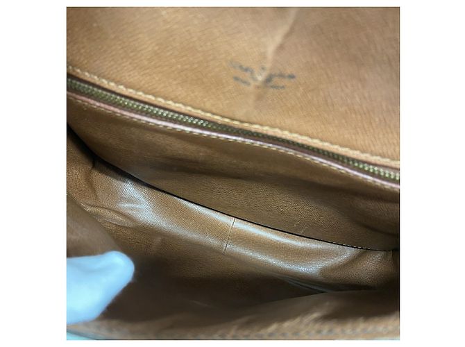 Borsa a tracolla Louis Vuitton Monogram Saint Cloud GM Marrone - vista 4