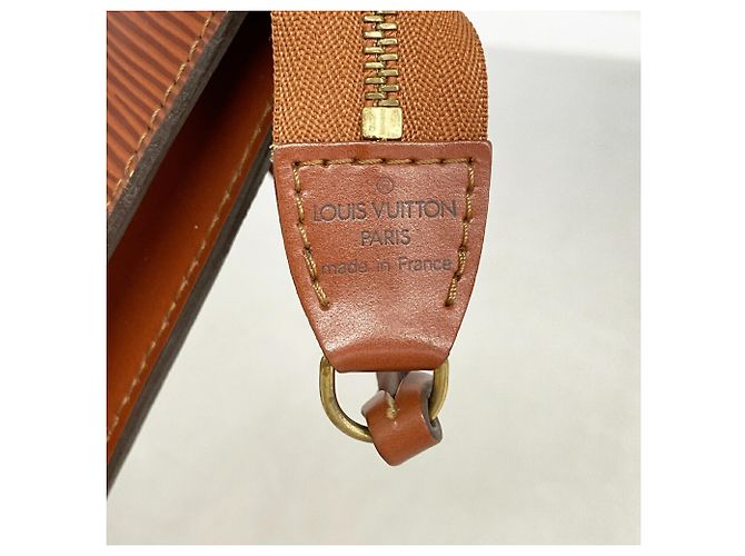 Louis Vuitton Epi Pochette Accessoires Pouch in Kenyan Brown Marrone - vista 5
