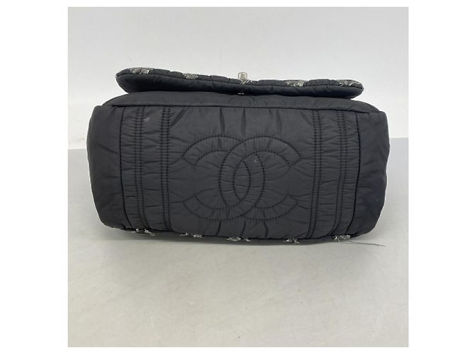 Borsa a tracolla Chanel in nylon nero - vista 3