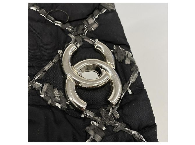 Borsa a tracolla Chanel in nylon nero - vista 7