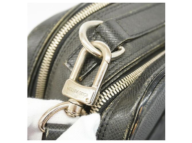 Louis Vuitton Taiga Neo Alexander Briefcase Grigio - vista 10