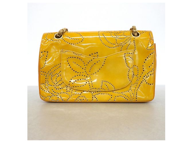 Borsa a tracolla Chanel in pelle verniciata gialla Giallo - vista 10