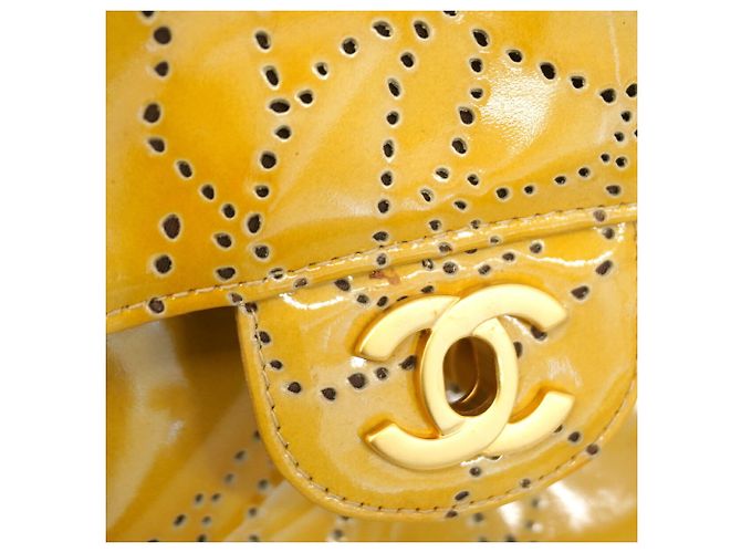 Borsa a tracolla Chanel in pelle verniciata gialla Giallo - vista 9
