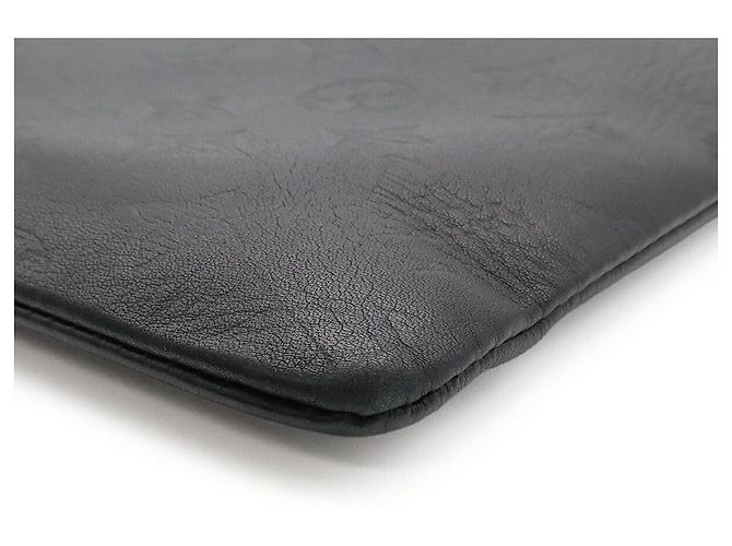 Louis Vuitton Pochette Discovery Clutch Negro - vista 3