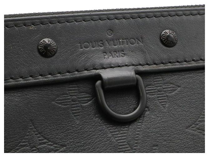 Louis Vuitton Pochette Discovery Clutch Negro - vista 6