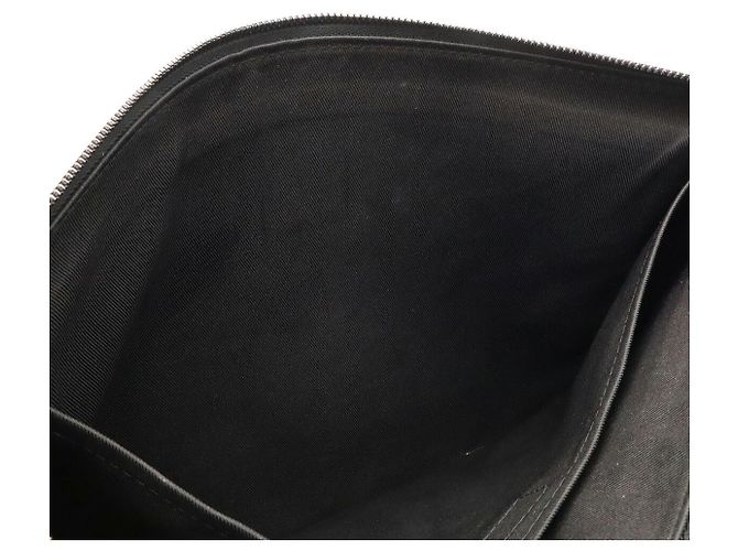 Louis Vuitton Pochette Discovery Clutch Negro - vista 8