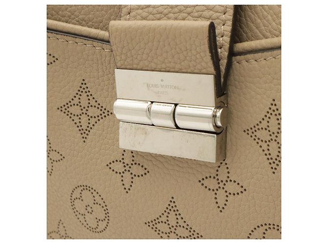 Borsa Tote Louis Vuitton Monogram Mahina Marrone Beige - vista 4