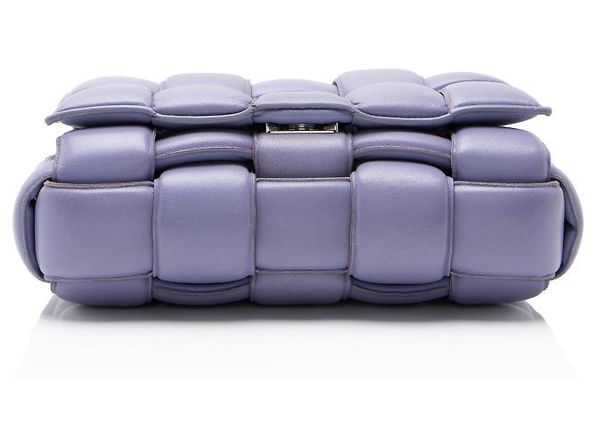 Bolsa Tiracolo Cassette em Couro Acolchoado Bottega Veneta Roxo - vista 4