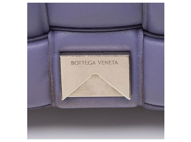 Bolsa Tiracolo Cassette em Couro Acolchoado Bottega Veneta Roxo - vista 8