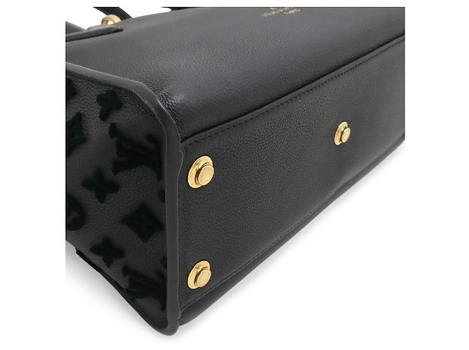 Borsa Louis Vuitton On My Side MM Nero - vista 3