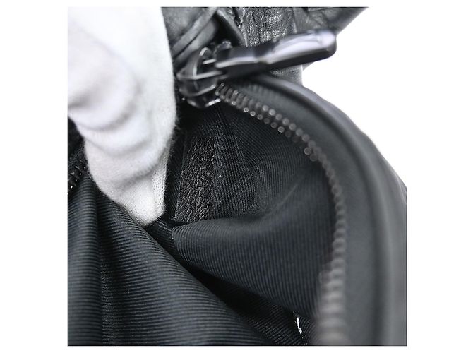 Louis Vuitton Discovery Bumbag Monogram Shadow Leather PM Nero - vista 5