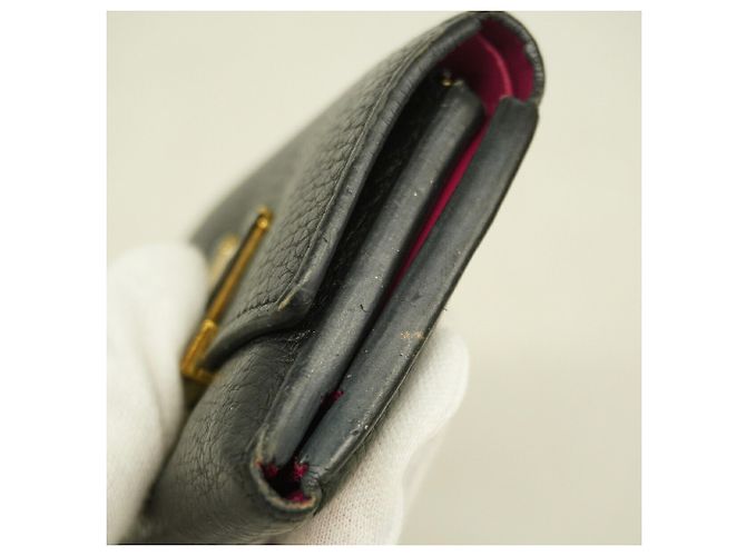 Capucines Cartera Tri-fold Louis Vuitton en Noir Negro - vista 7
