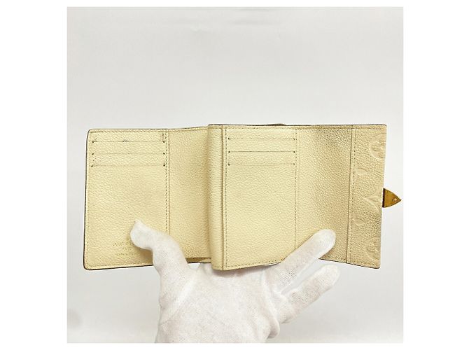 Cartera Louis Vuitton Cream Tri-fold Crudo - vista 3