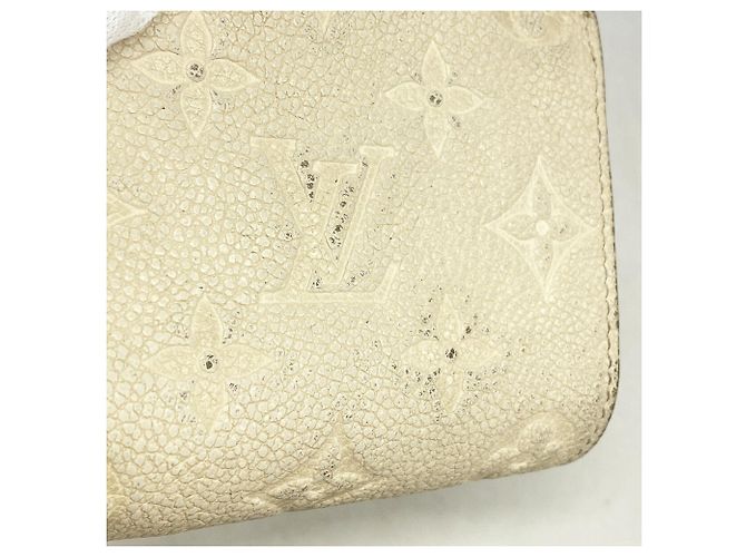 Cartera Louis Vuitton Cream Tri-fold Crudo - vista 8