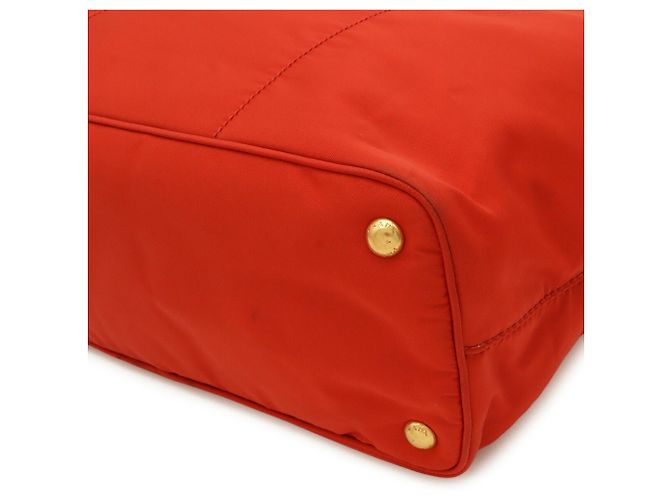 Prada Tote/Schultertasche aus rotem Nylon und Leder - Ansicht 4