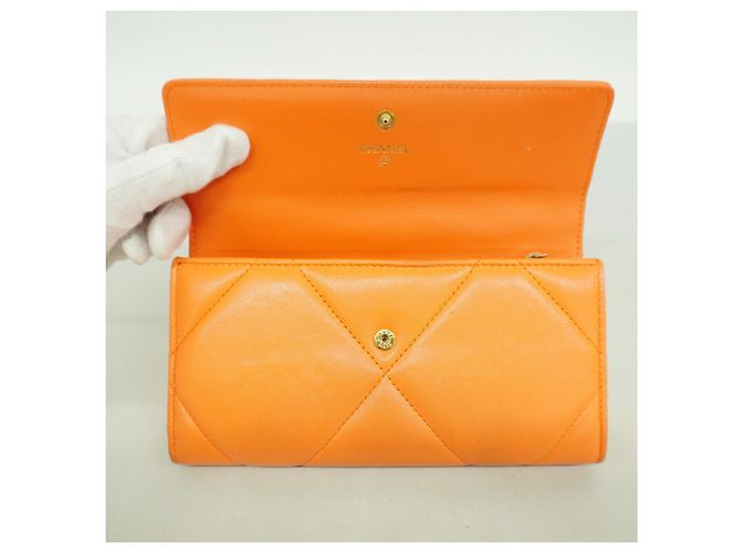 Cartera larga de Chanel en piel de cordero naranja - vista 9
