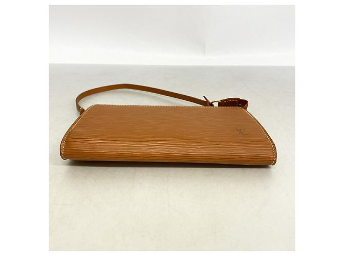 Louis Vuitton Epi Pochette Accessoires M52948 D'oro - vista 3