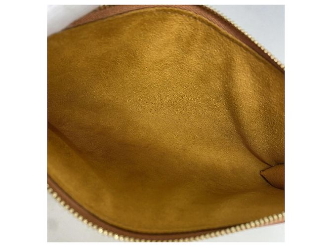 Louis Vuitton Epi Pochette Accessoires M52948 D'oro - vista 4