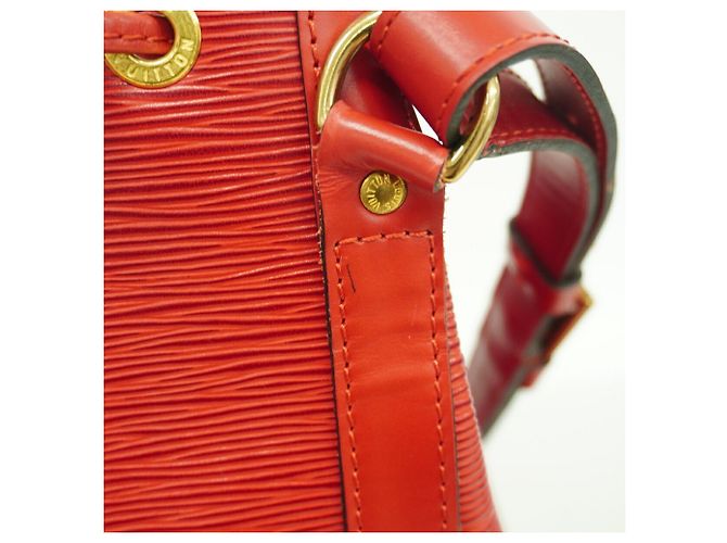 Borsa a tracolla Louis Vuitton Epi Noe Rosso - vista 8