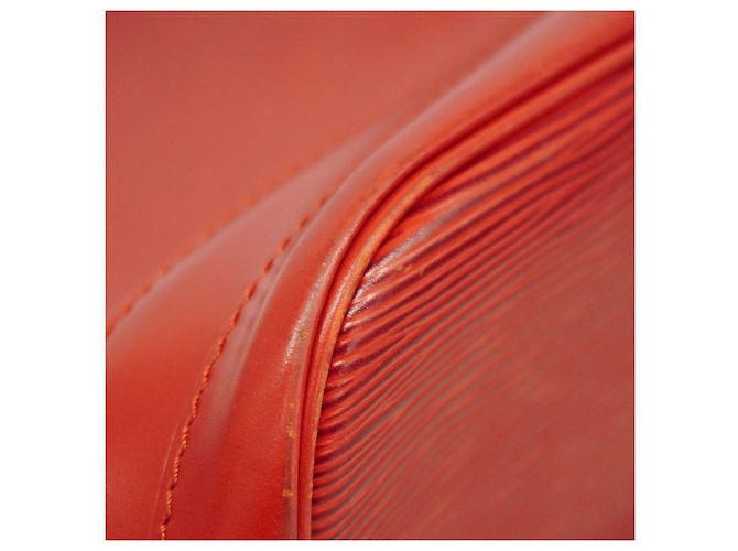 Borsa a tracolla Louis Vuitton Epi Noe Rosso - vista 9