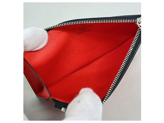 Porta carte e monete Louis Vuitton Taigarama in Rouge Rosso - vista 3