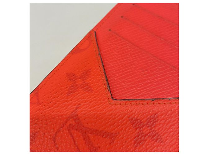 Porta carte e monete Louis Vuitton Taigarama in Rouge Rosso - vista 7