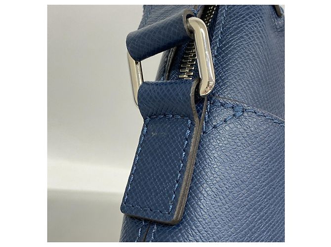 Borsa a tracolla Louis Vuitton Taiga Grigori PM Blu - vista 8